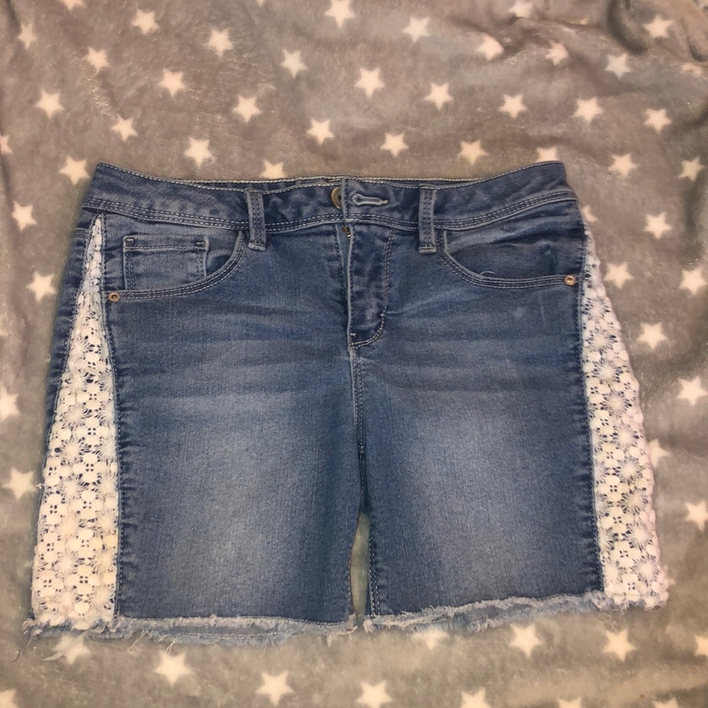 Squeeze White Lace Blue Jean Shorts